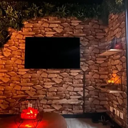 Jungle Jacuzzi Prive Apartment *